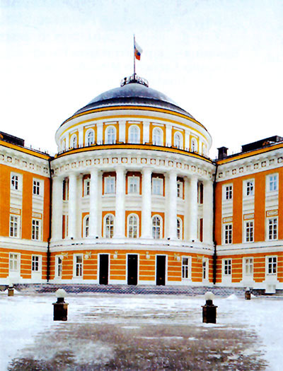 Главный подъезд Сенатского дворца
