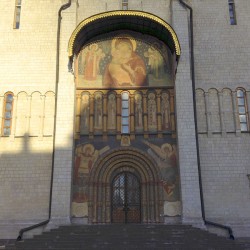 Южный, главный вход в Успенский собор