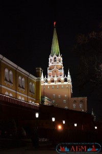 Экскурсия по территории Кремля - Вид на Арсенал и Троицкую башню