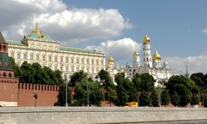 Экскурсия на теплоходе по Москве-реке, вид на Кремль.